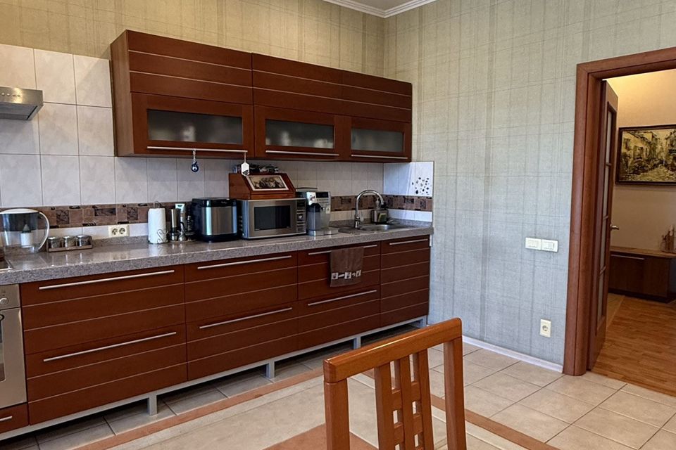 Продаётся 3-комнатная квартира, 128 м²
