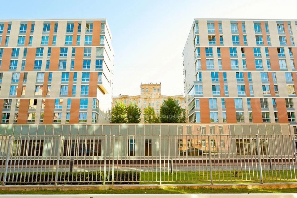 Продаётся 4-комнатная квартира, 250 м²