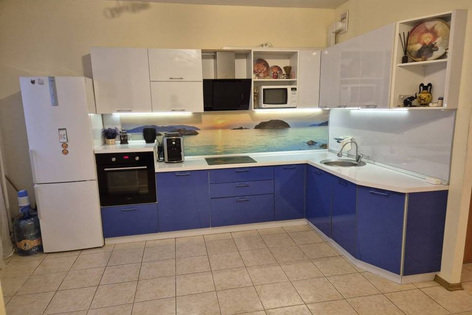 Продаётся 2-комнатная квартира, 72.8 м²