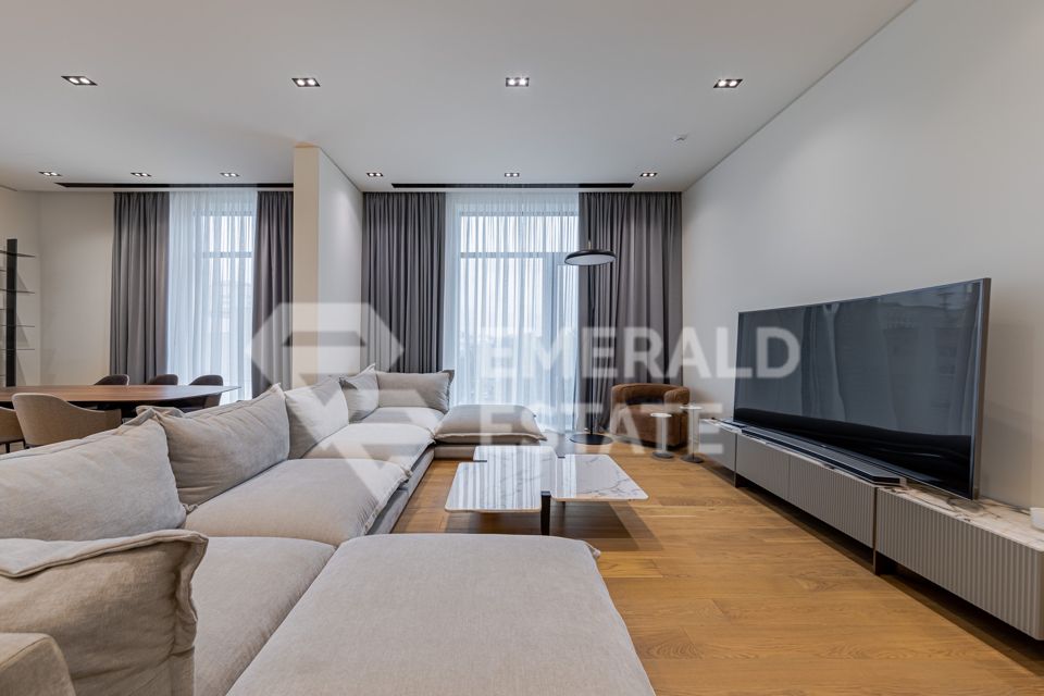 Продаётся 4-комнатная квартира, 254 м²