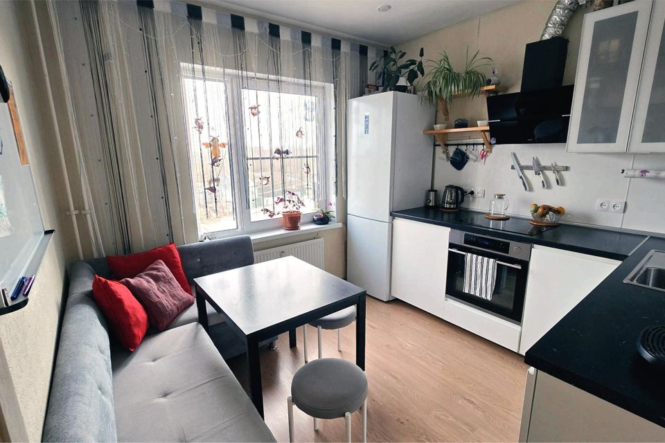 Продаётся 1-комнатная квартира, 37.9 м²