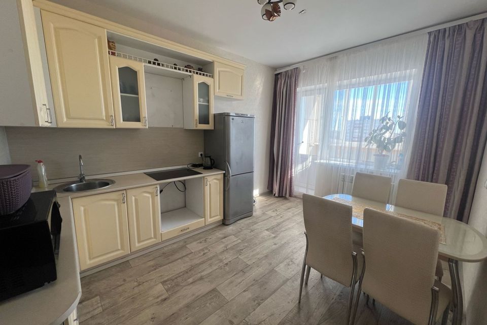Сдаётся 1-комнатная квартира, 394 м²
