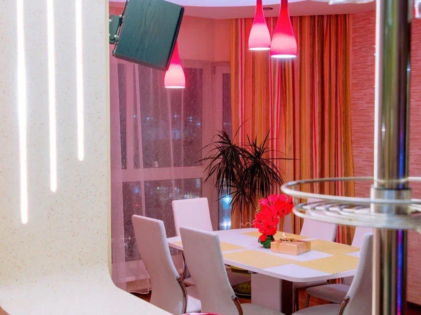 Продаётся 4-комнатная квартира, 203.5 м²