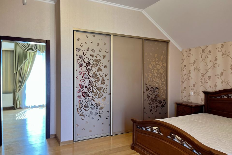 Продаётся 2-этажный дом, 271 м²