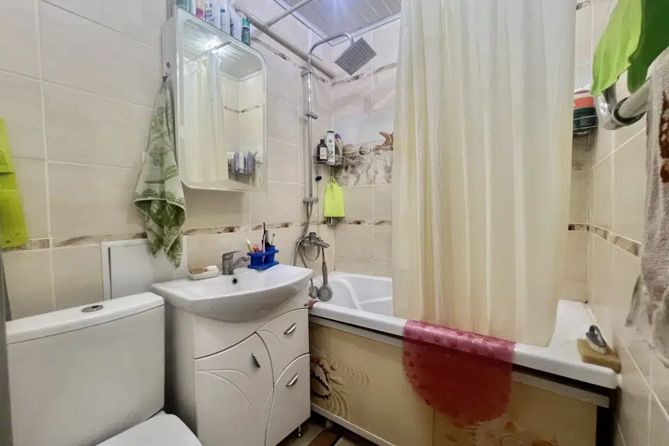 Продаётся 3-комнатная квартира, 42.4 м²