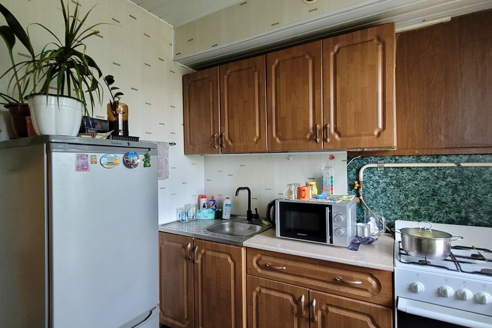 Продаётся 3-комнатная квартира, 48.5 м²