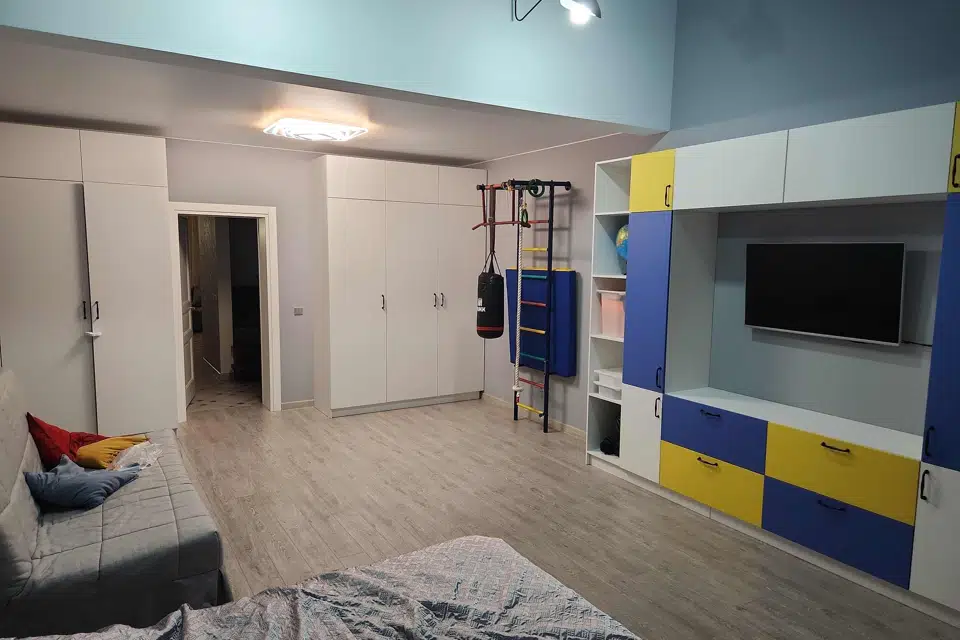 Продаётся 4-комнатная квартира, 150.5 м²