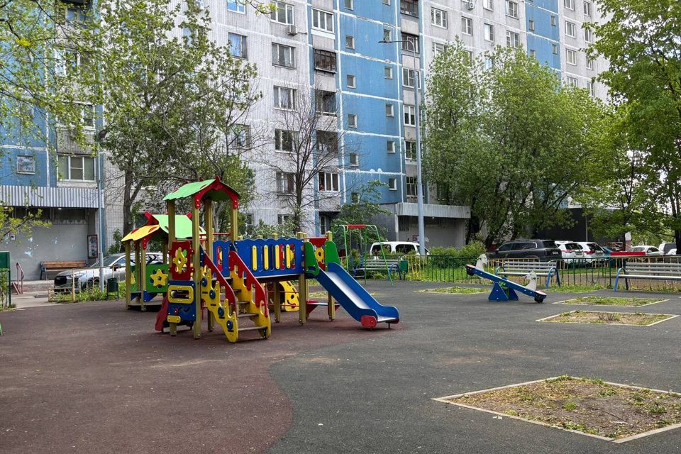 Продаётся 3 комнаты в 3-комн. квартире, 10 м²