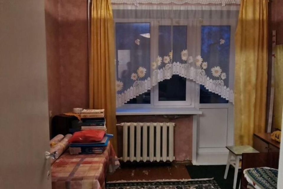 Продаётся 4-комнатная квартира, 59.7 м²