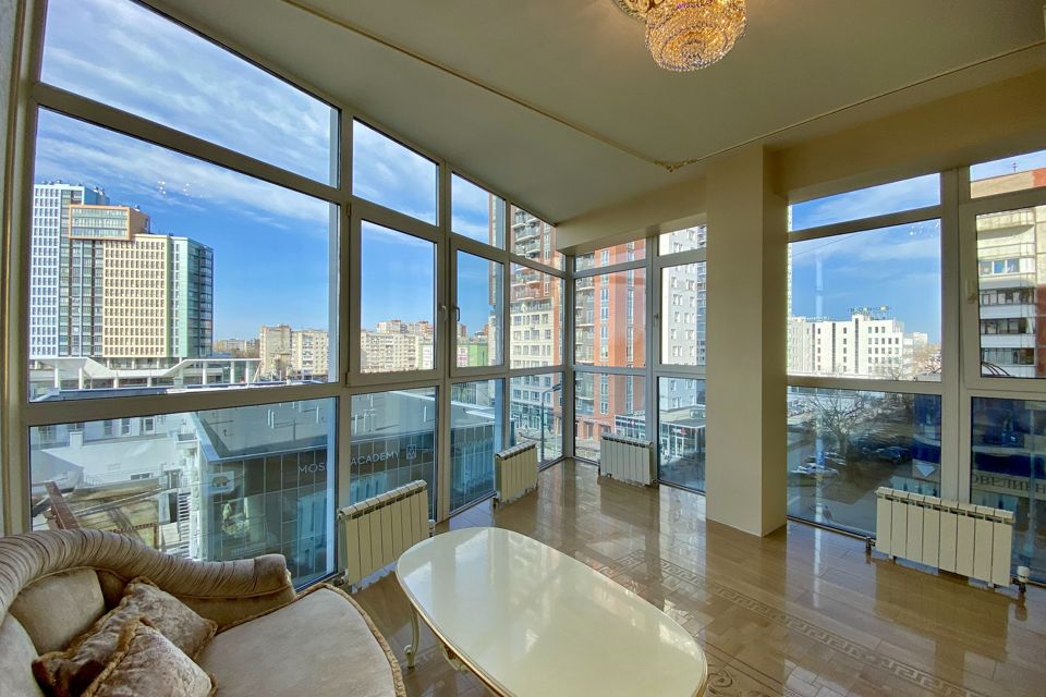 Продаётся 4-комнатная квартира, 200.4 м²