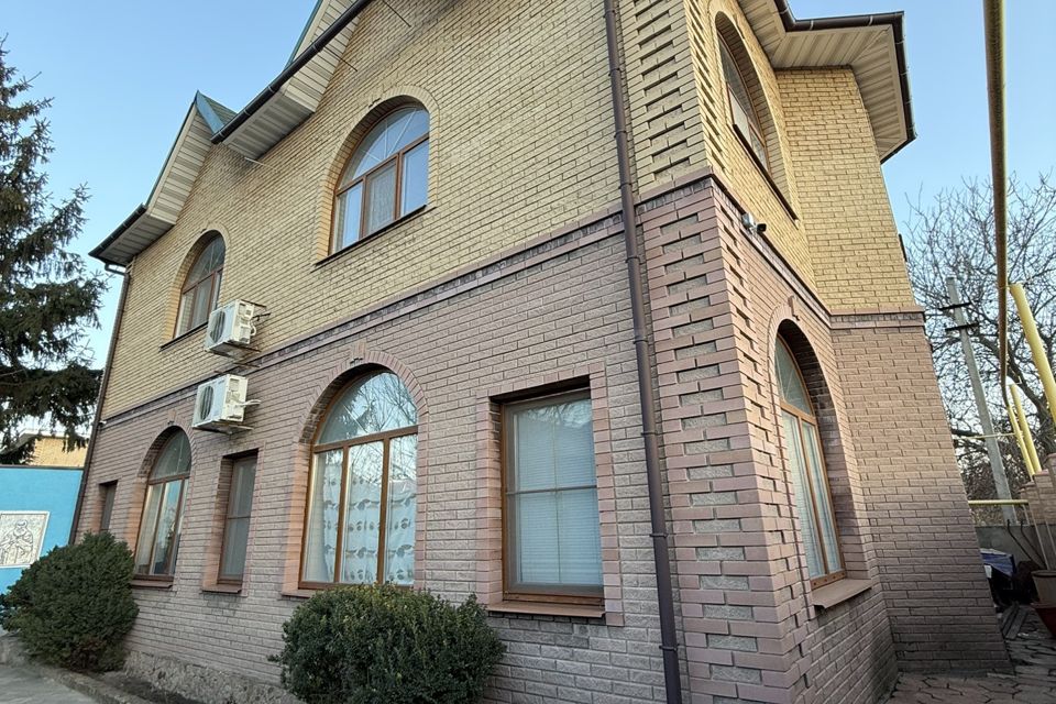 Продаётся 3-этажный дом, 245 м²