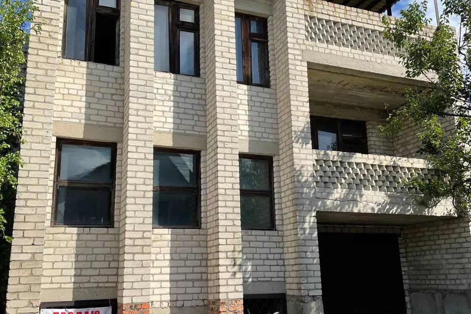 Продаётся 3-этажный дом, 100 м²