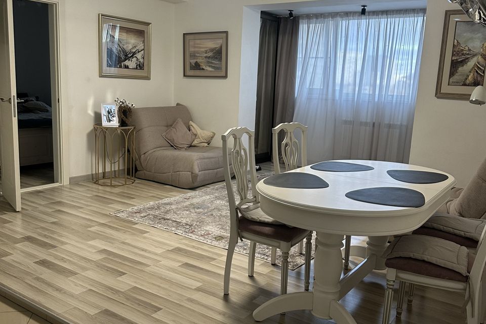 Сдаётся 2-комнатная квартира, 65.9 м²