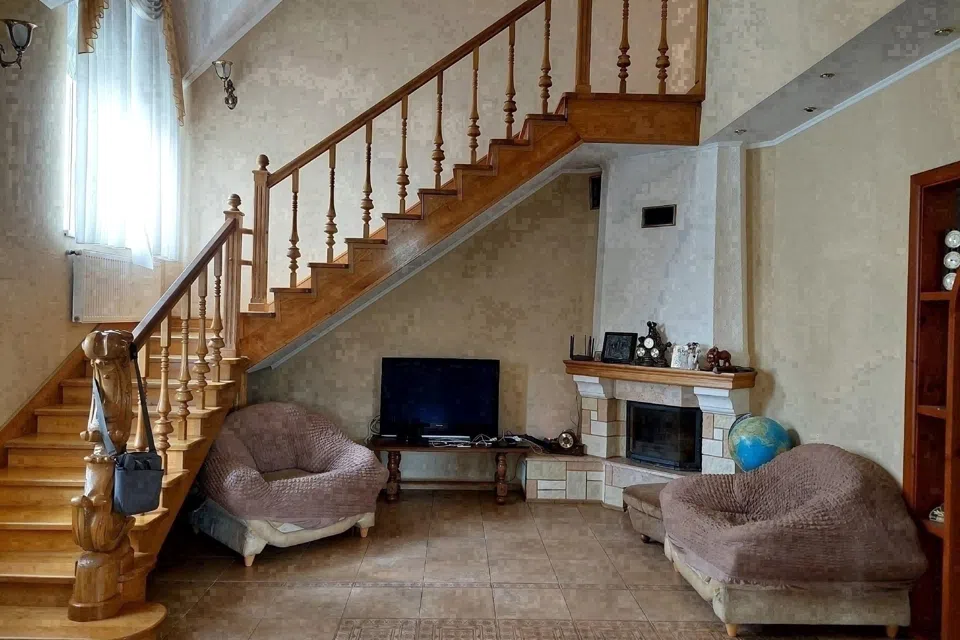 Продаётся 2-этажный дом, 335 м²