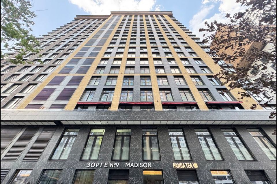 Продаётся 4-комнатная квартира, 148.7 м²