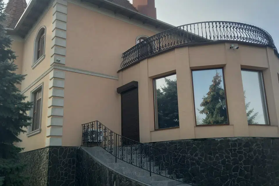 Продаётся 2-этажный дом, 277 м²