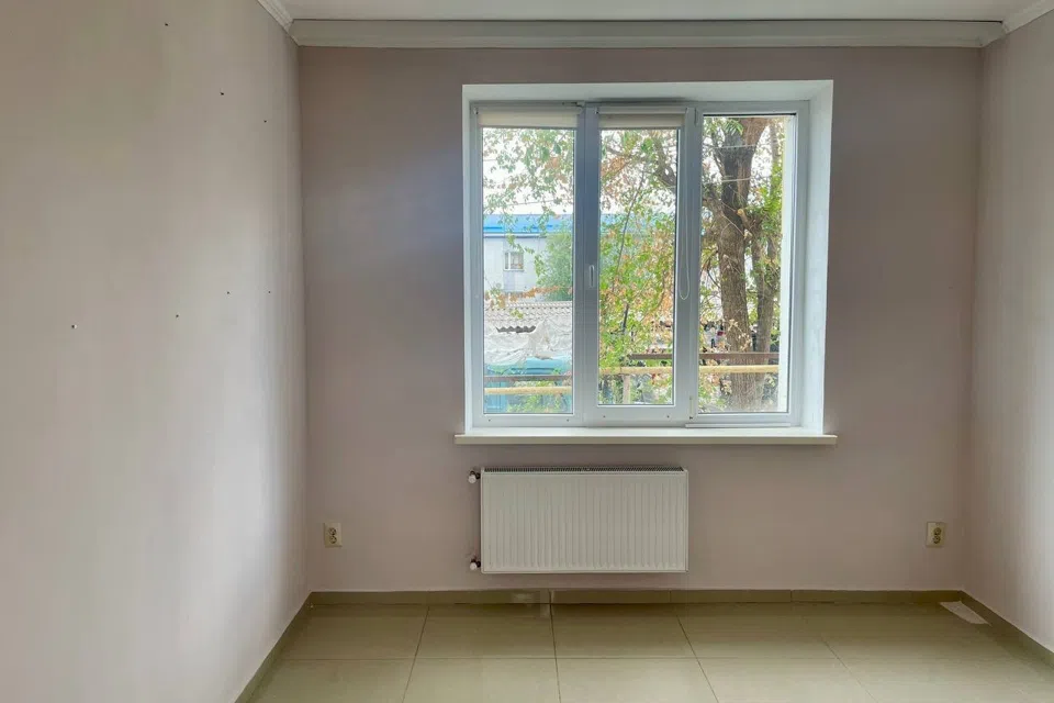 Сдаётся торговое помещение, 200 м²