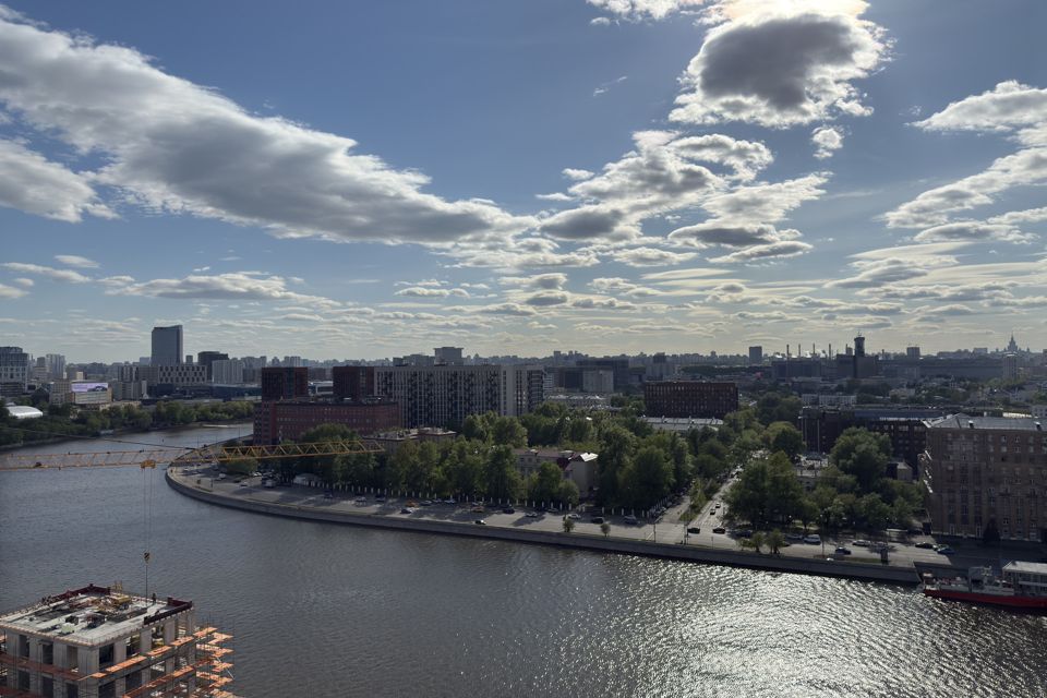 Продаётся 4-комнатная квартира, 311 м²