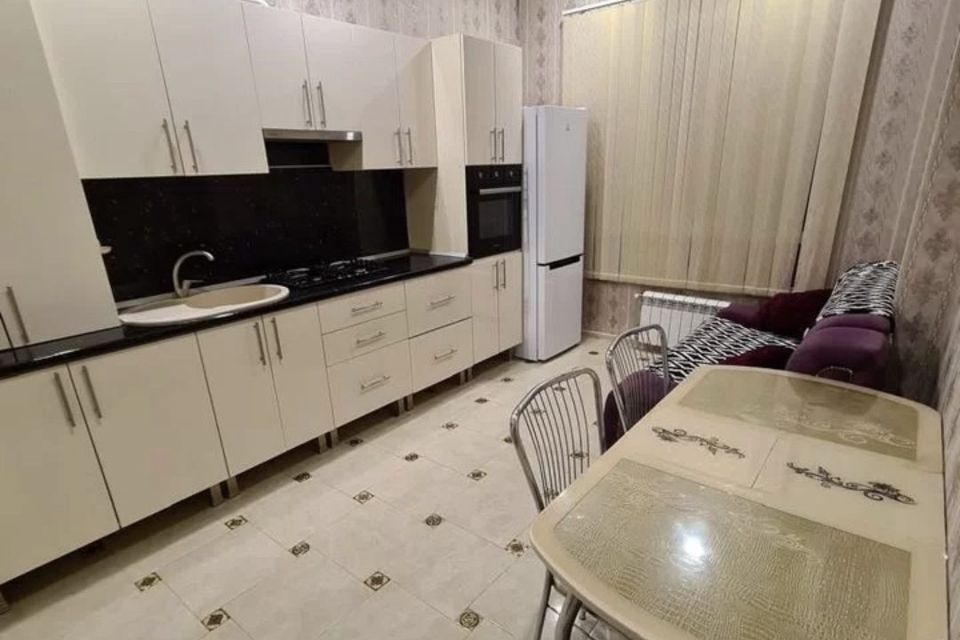 Сдаётся 2-комнатная квартира, 72 м²