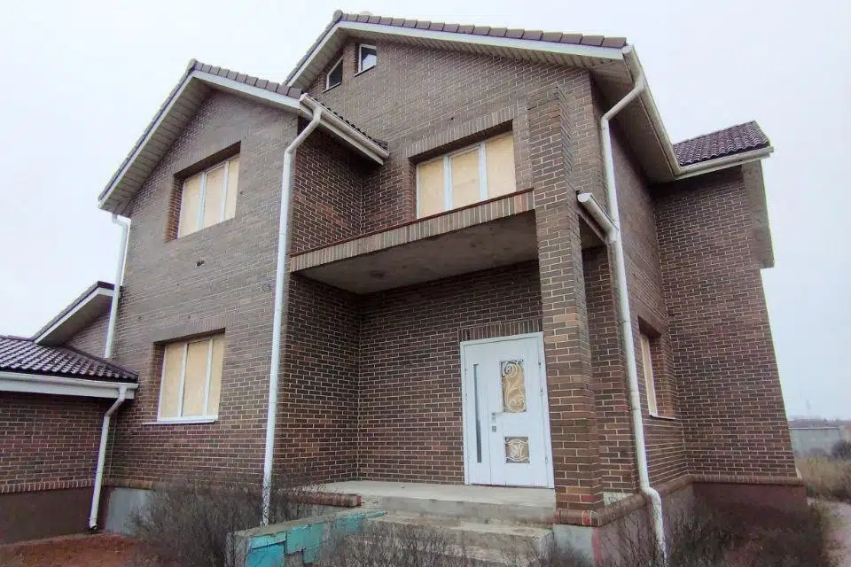 Продаётся 3-этажный дом, 300 м²