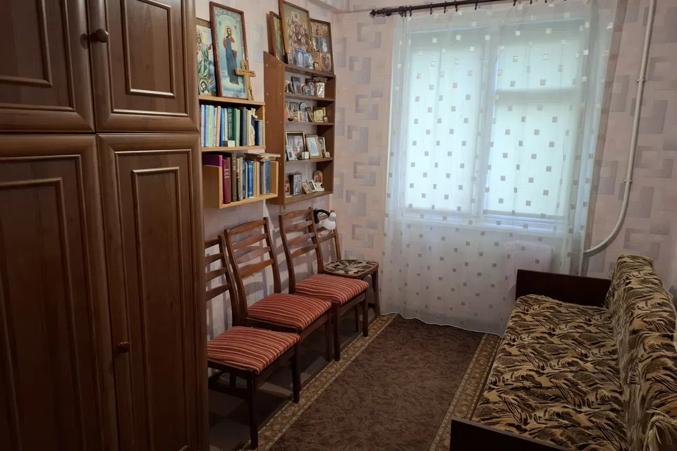 Продаётся 4-комнатная квартира, 57 м²