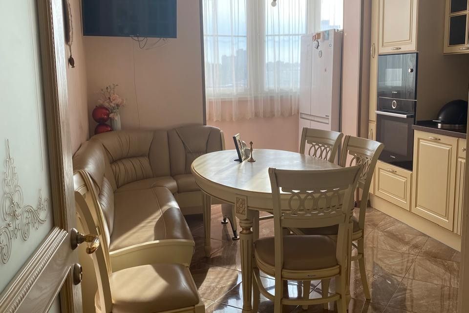 Продаётся 3-комнатная квартира, 101 м²