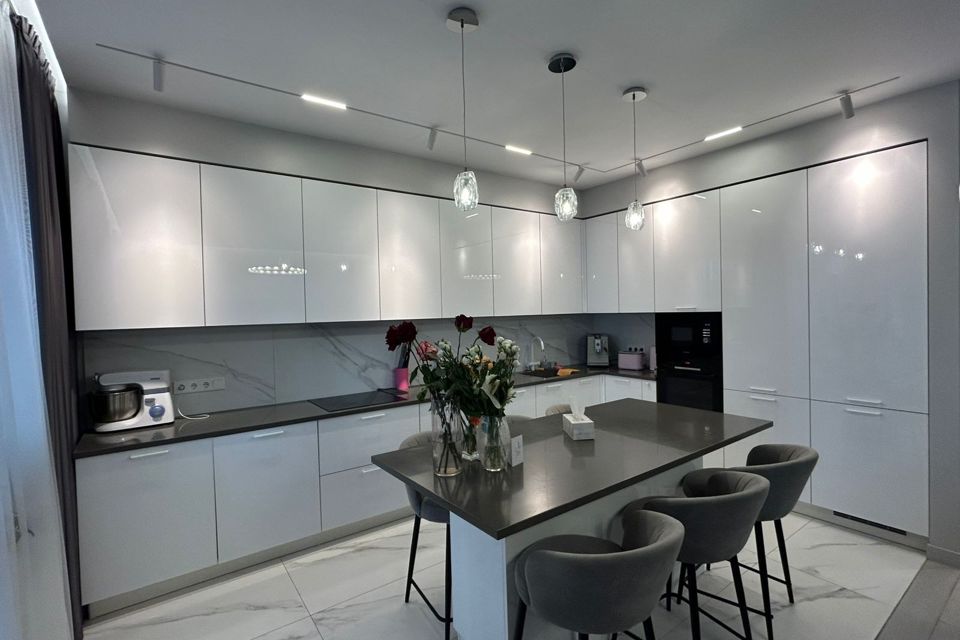 Продаётся 3-комнатная квартира, 96 м²
