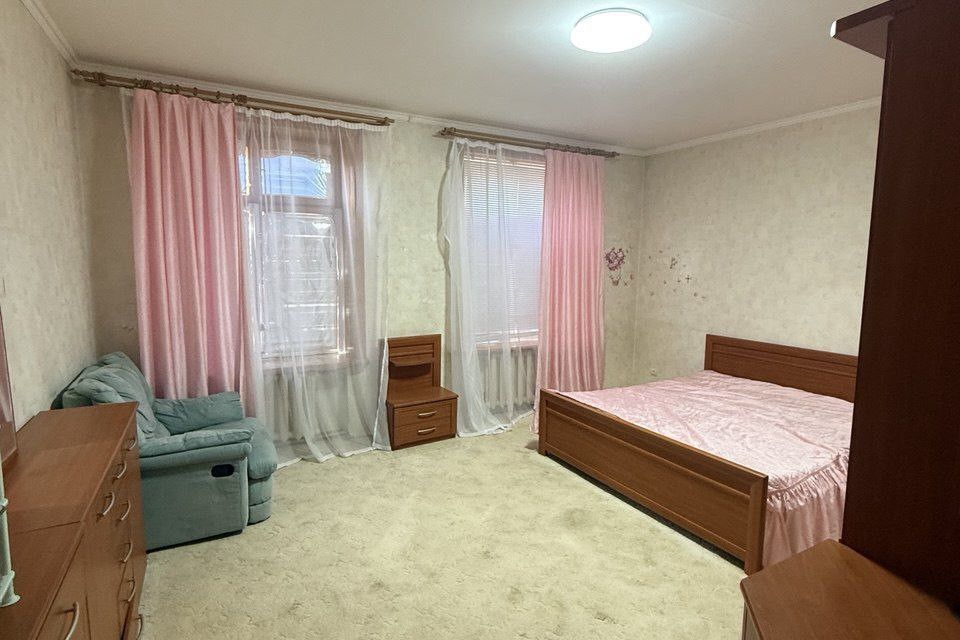 Продаётся 3-комнатная квартира, 1000 м²