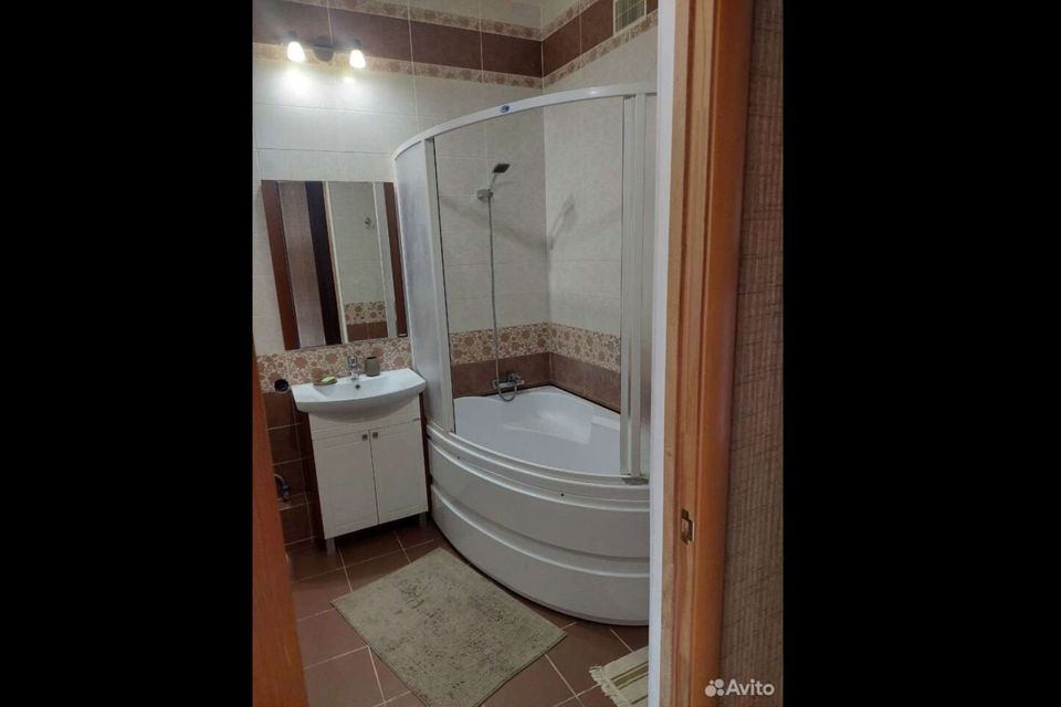 Сдаётся 2-комнатная квартира, 75 м²