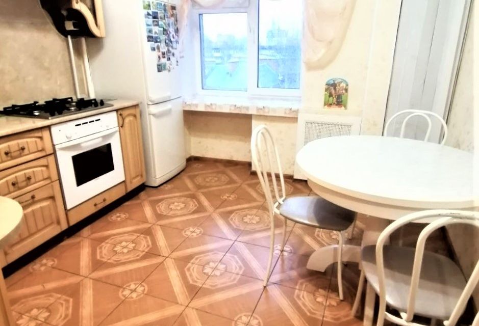 Продаётся 4-комнатная квартира, 75.9 м²