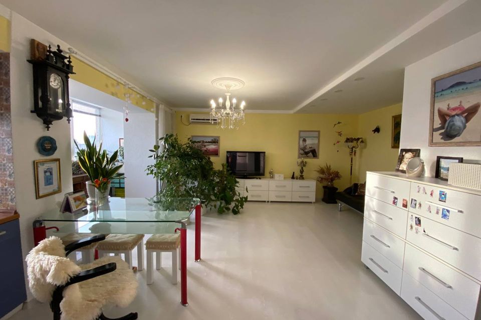 Продаётся 2-комнатная квартира, 56 м²