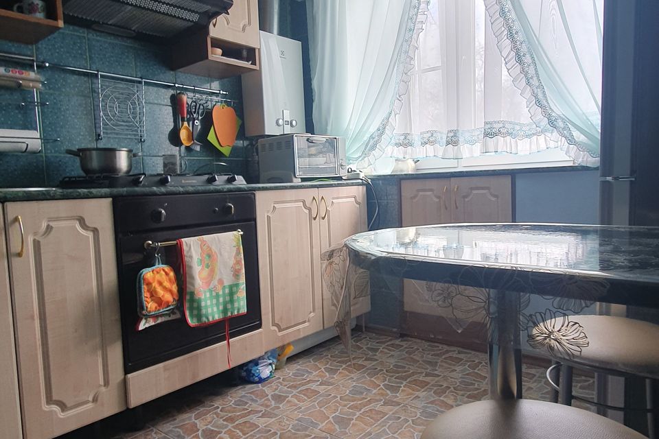 Продаётся 4-комнатная квартира, 60 м²