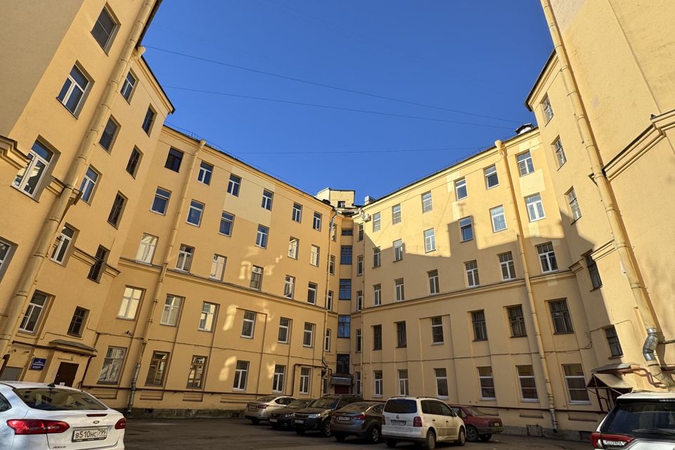 Продаётся 2-комнатная квартира, 65.6 м²