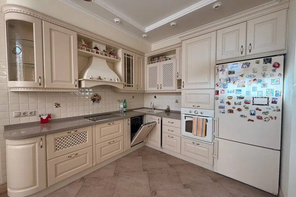 Продаётся 3-комнатная квартира, 107 м²