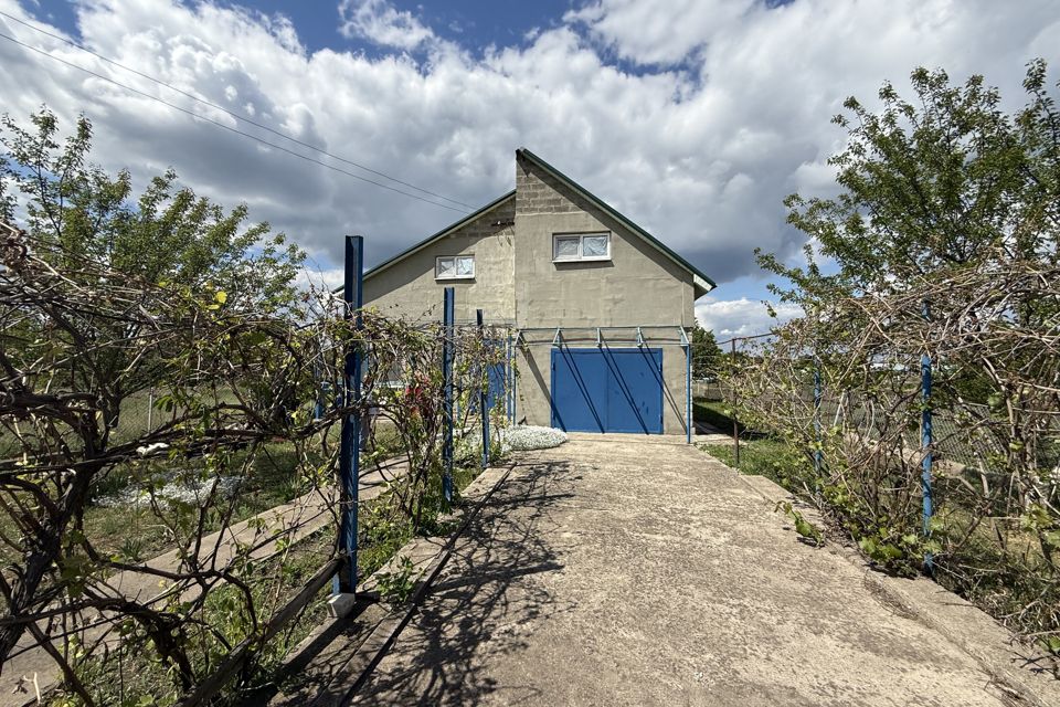 Продаётся 2-этажный дом, 200 м²