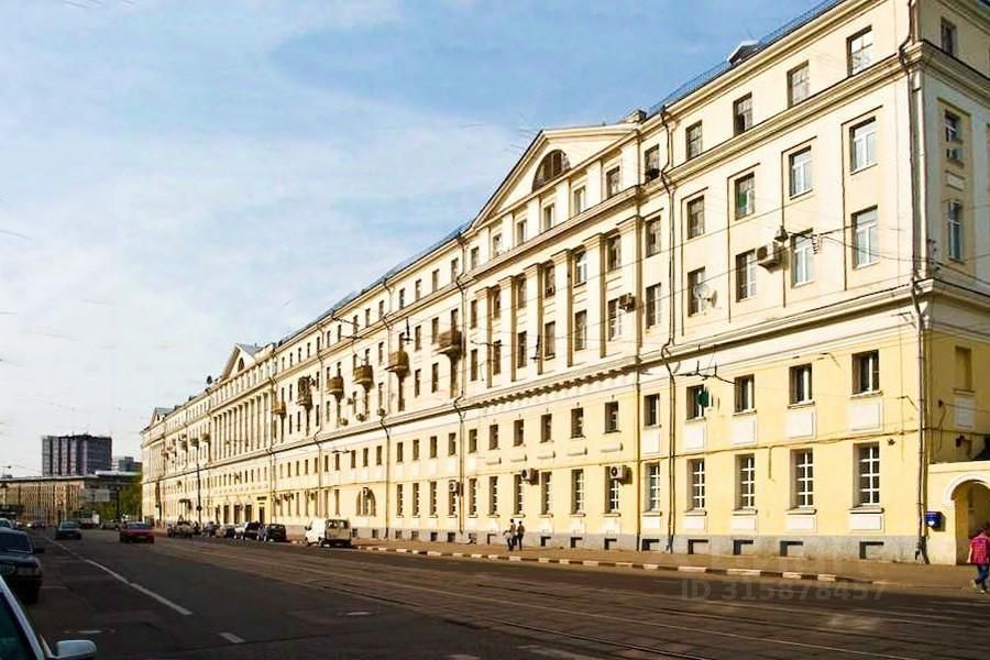 Продаётся 4-комнатная квартира, 450 м²
