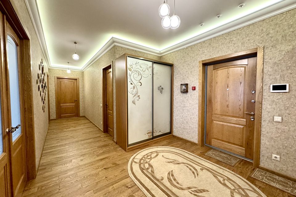 Продаётся 3-комнатная квартира, 140 м²