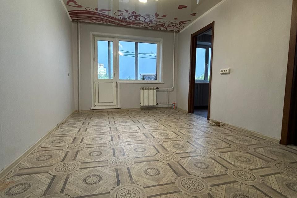 Продаётся 4-комнатная квартира, 61.6 м²