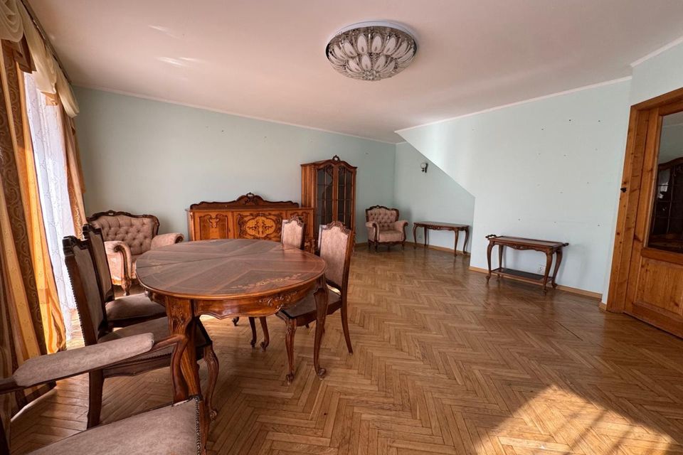 Продаётся 4-комнатная квартира, 111.2 м²