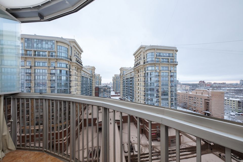 Продаётся 3-комнатная квартира, 120 м²