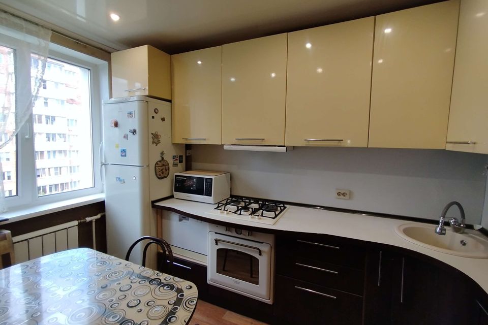 Продаётся 4-комнатная квартира, 70.4 м²