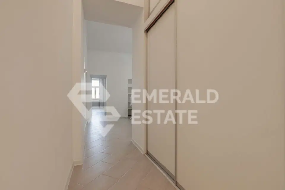 Продаётся 5-комнатная квартира, 300.6 м²