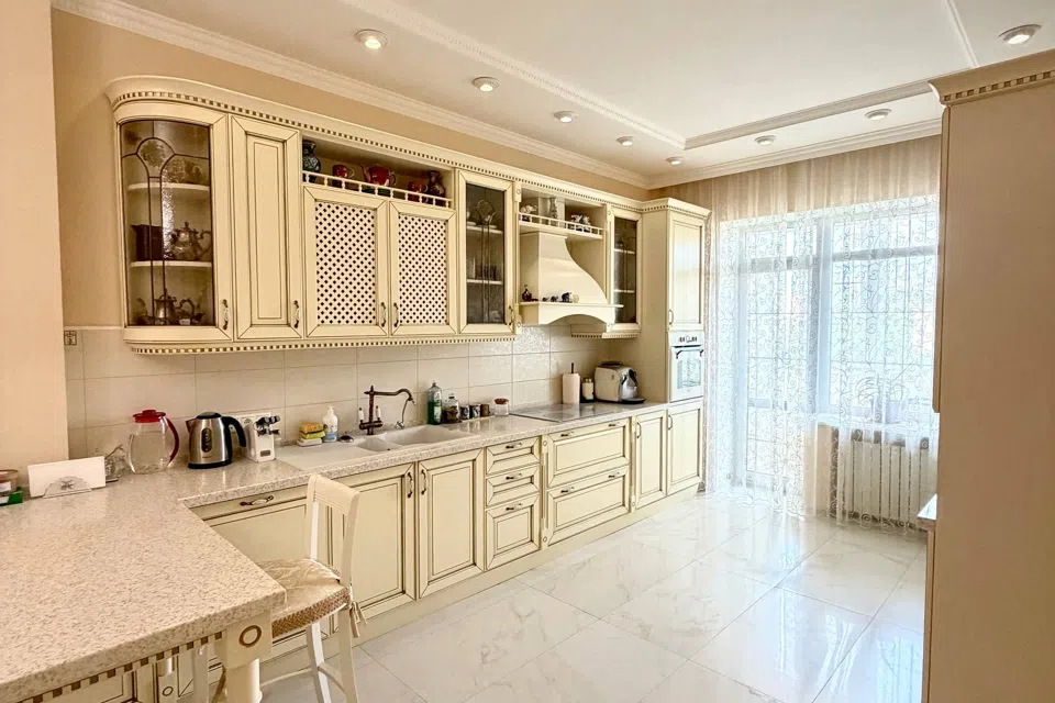 Продаётся 3-комнатная квартира, 140 м²