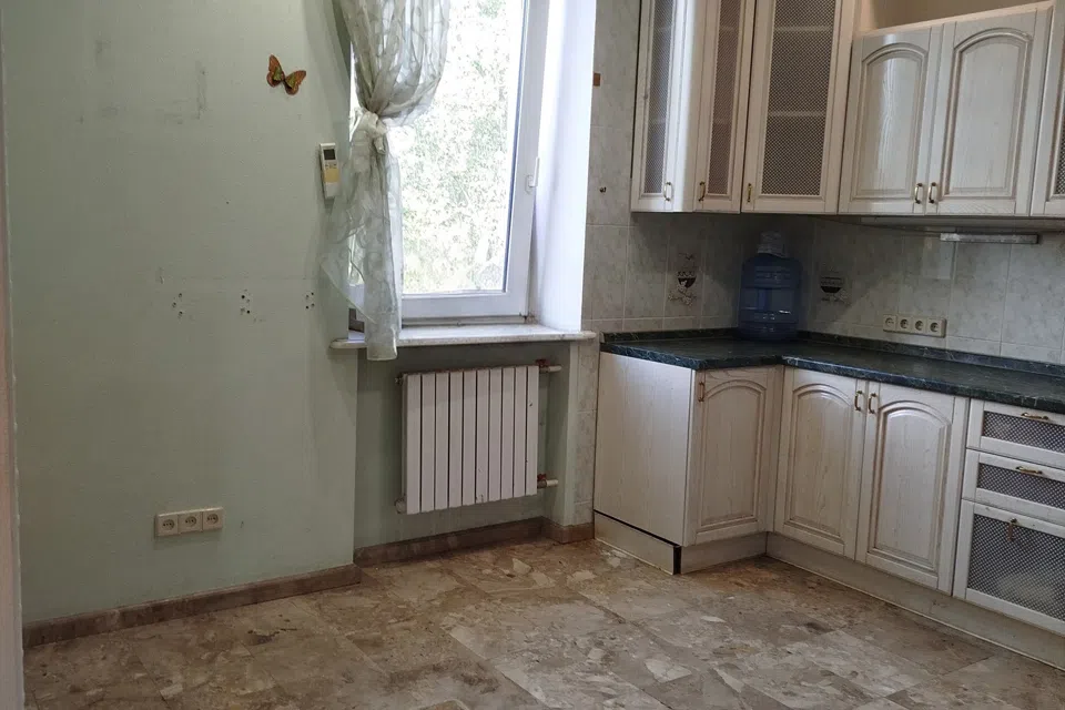 Продаётся 4-комнатная квартира, 213 м²