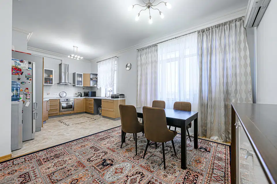 Продаётся 3-комнатная квартира, 97.2 м²