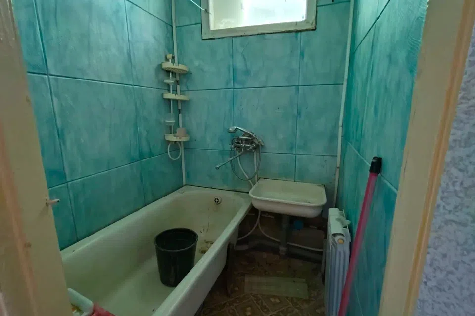 Продаётся 4-комнатная квартира, 57.9 м²
