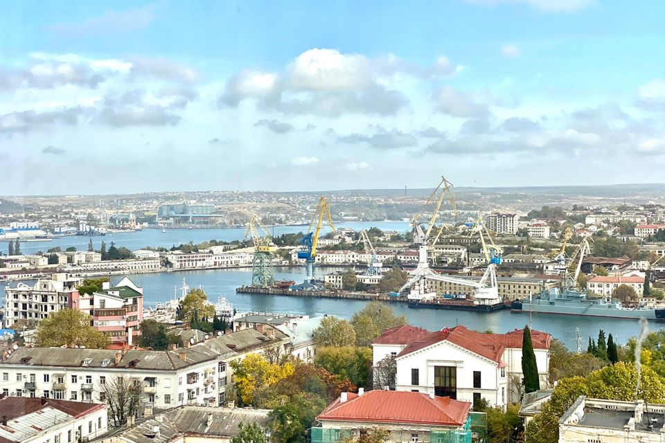 Продаётся 3-комнатная квартира, 117 м²