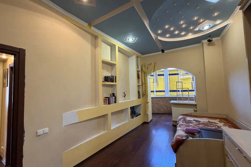 Продаётся 3-комнатная квартира, 117 м²