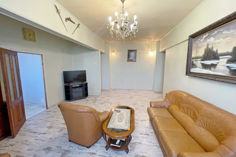 Продаётся 3-комнатная квартира, 97 м²