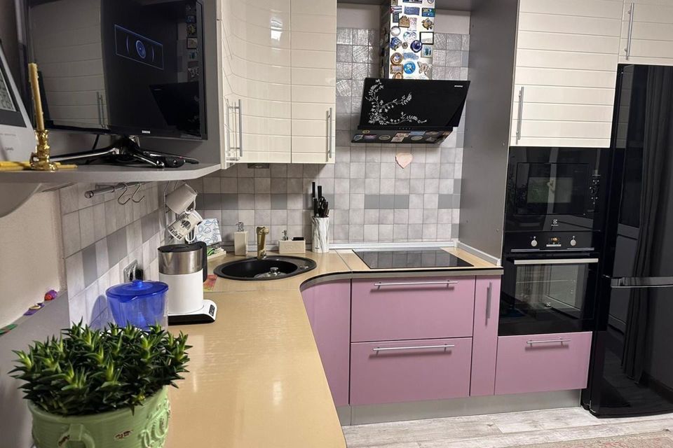 Продаётся 4-комнатная квартира, 101.3 м²